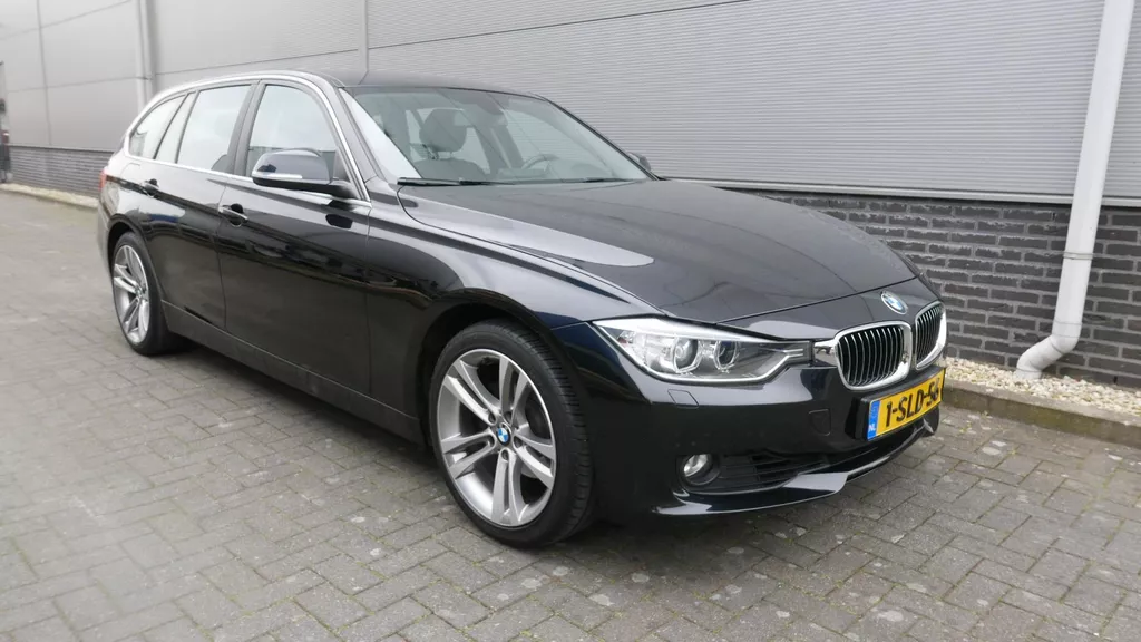 BMW 3-serie Touring 320i 184 PK Touring Executive NAVI,CLIMA,XENON,TREKHAAK,139590 KM.