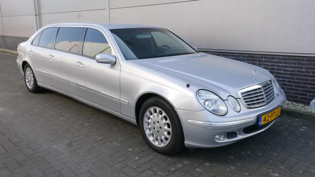 Mercedes-Benz E-klasse 240 ELEGANCE UNIEK, 8 PERSOONS,177906 KM.