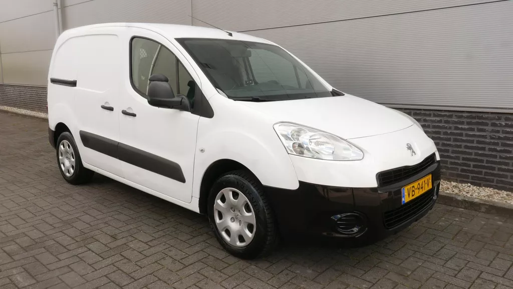 Peugeot Partner 120 1.6 e-HDI L1 XT Profit + AIRCO,TREKHAAK,3 PERSOONS.